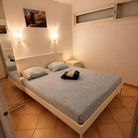 Naturiste Cap D'agde Port Ambonne 239 Agde